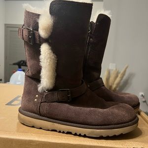 Cute brown ugg boots. In good condition.